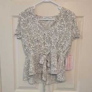 Sweet Rain Girl's Women's Leafy Pattern Shirt Top Olive and Cream Size Small